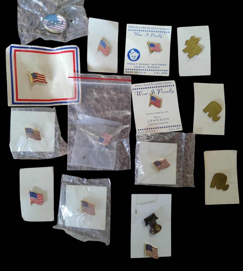 Lot of 15 Vintage Patriotic US Flag Pins Lapel Pins Tie Tacks DARE Piggly Wiggly