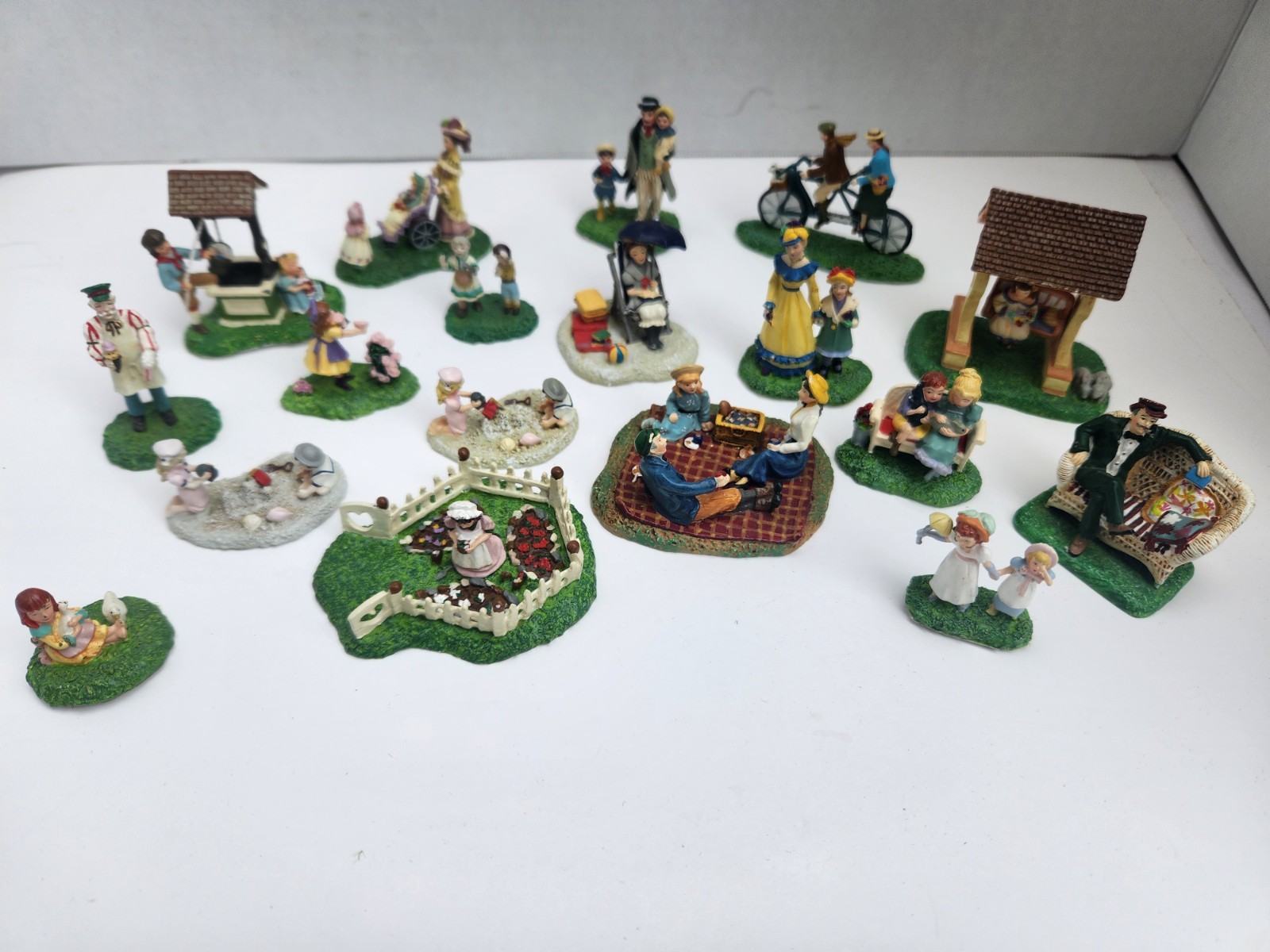 (18) Department 56 Village Figurines Accessories Lot Of 18
