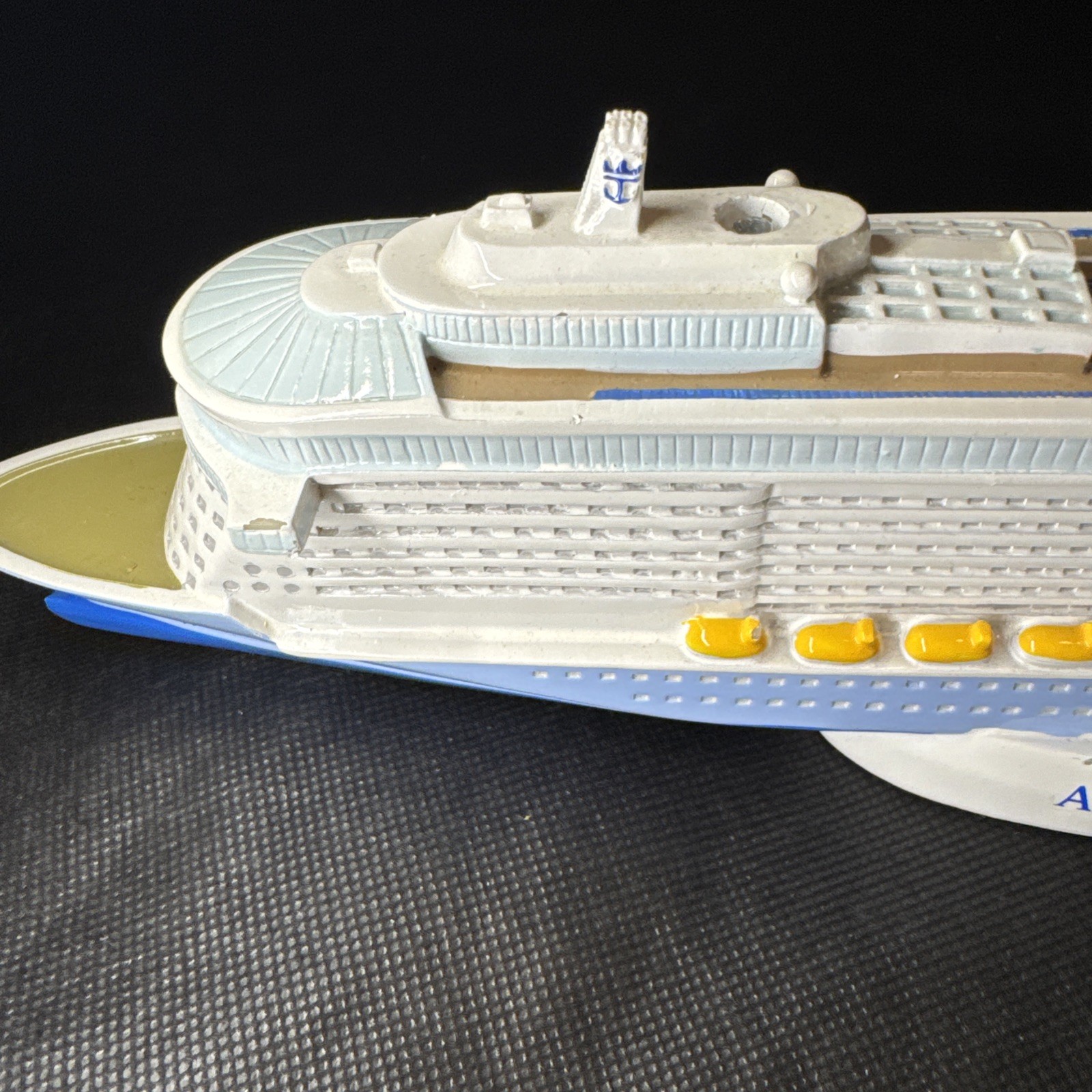 Royal Caribbean International Anthem of the Seas Cruise Ship Model Kit