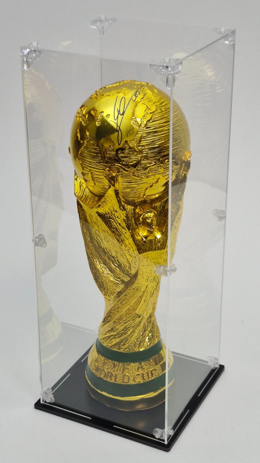 Lionel Messi FIFA World Cup hand signed W/COA +acrylic cube