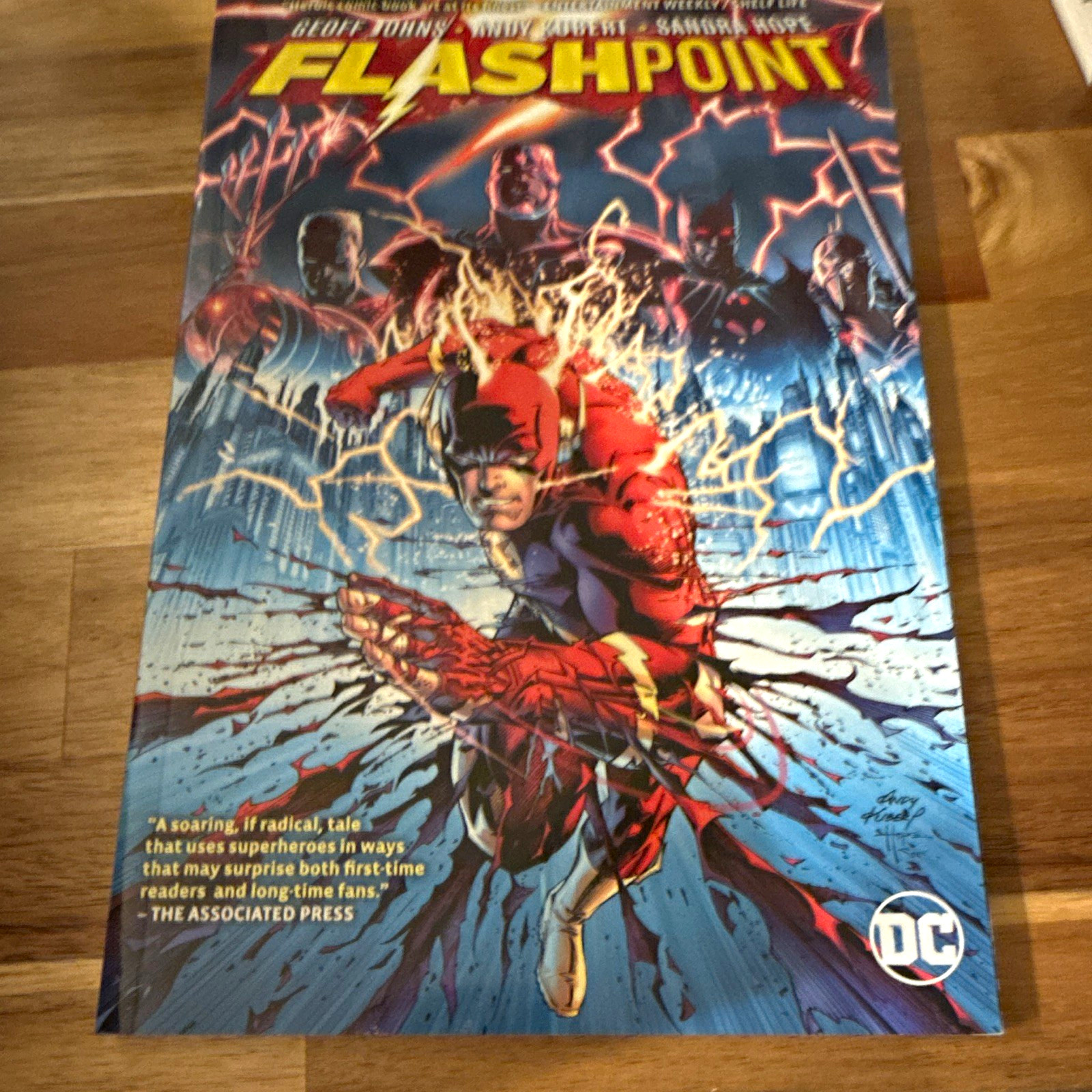DC Comics Flashpoint Trade Paperback Graphic Novel - Geoff Johns Andy Kubert