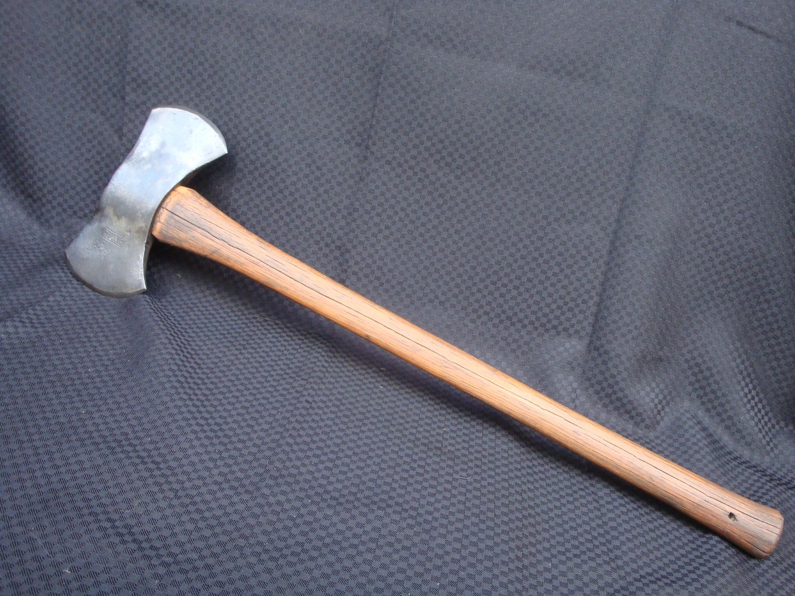 VINTAGE PLUMB DOUBLE BIT CRUISER AXE  2.8 LBS