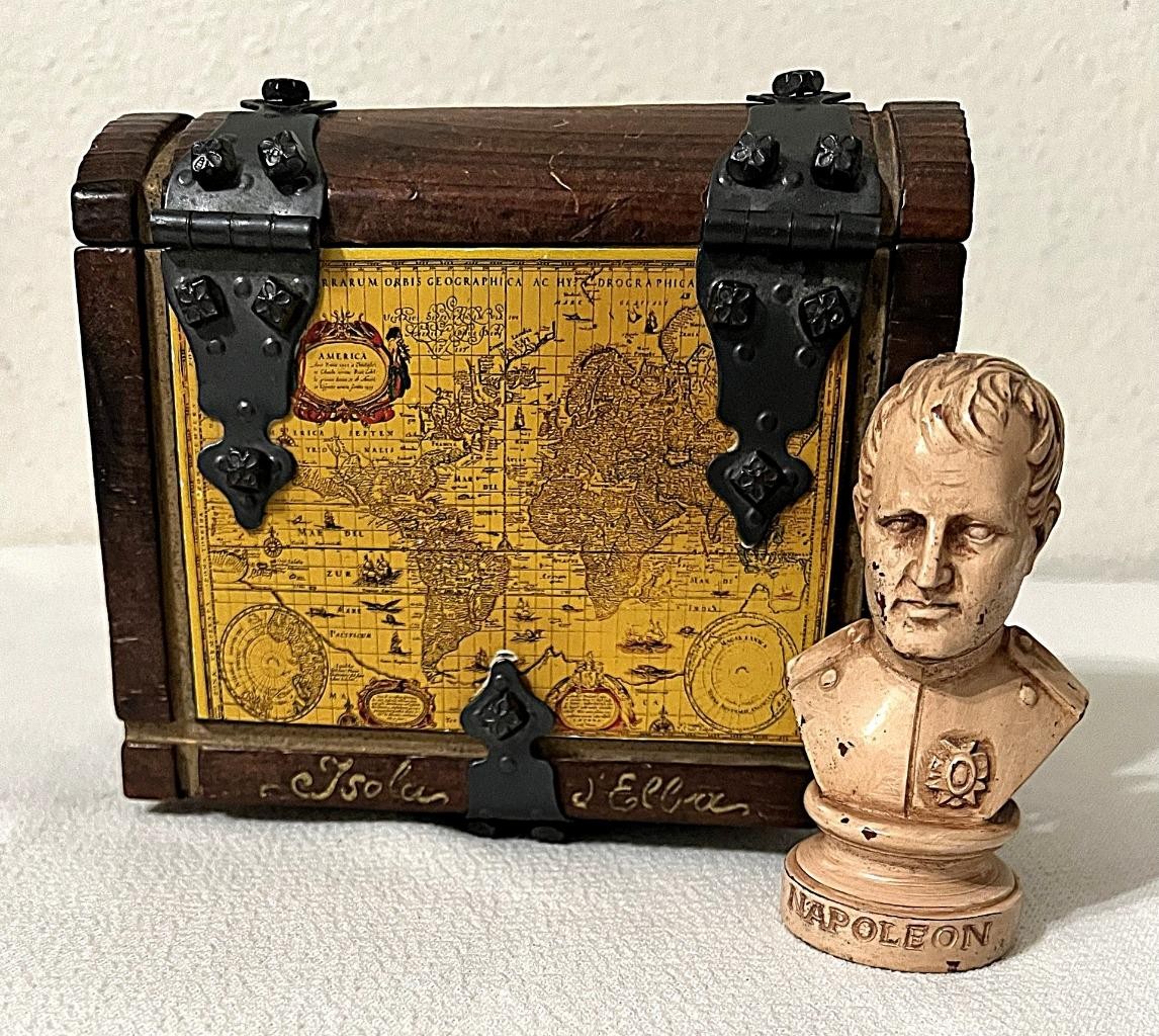 VINTAGE 1958 MINIATURE NAPOLEON BUST 4