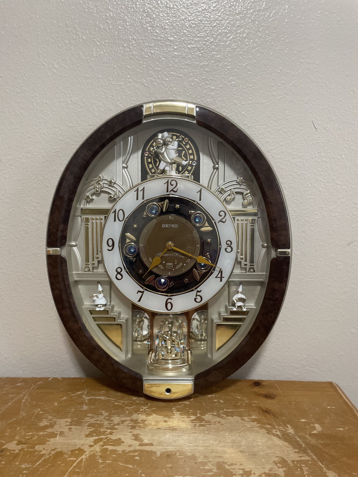 SEIKO Special Collectors Edition 18 Melodies In Motion Swarovski Wall Clock