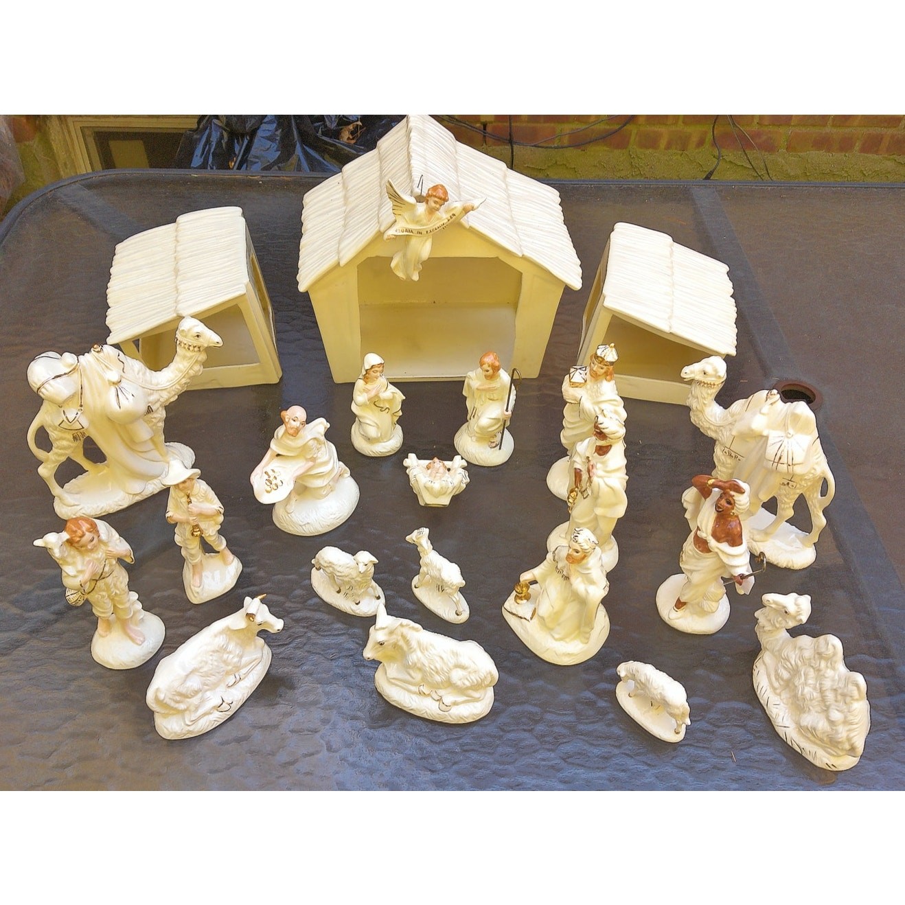 Vintage Atlantic Mold Nativity With 3 Piece Stable Manger 22 Piece Set READ