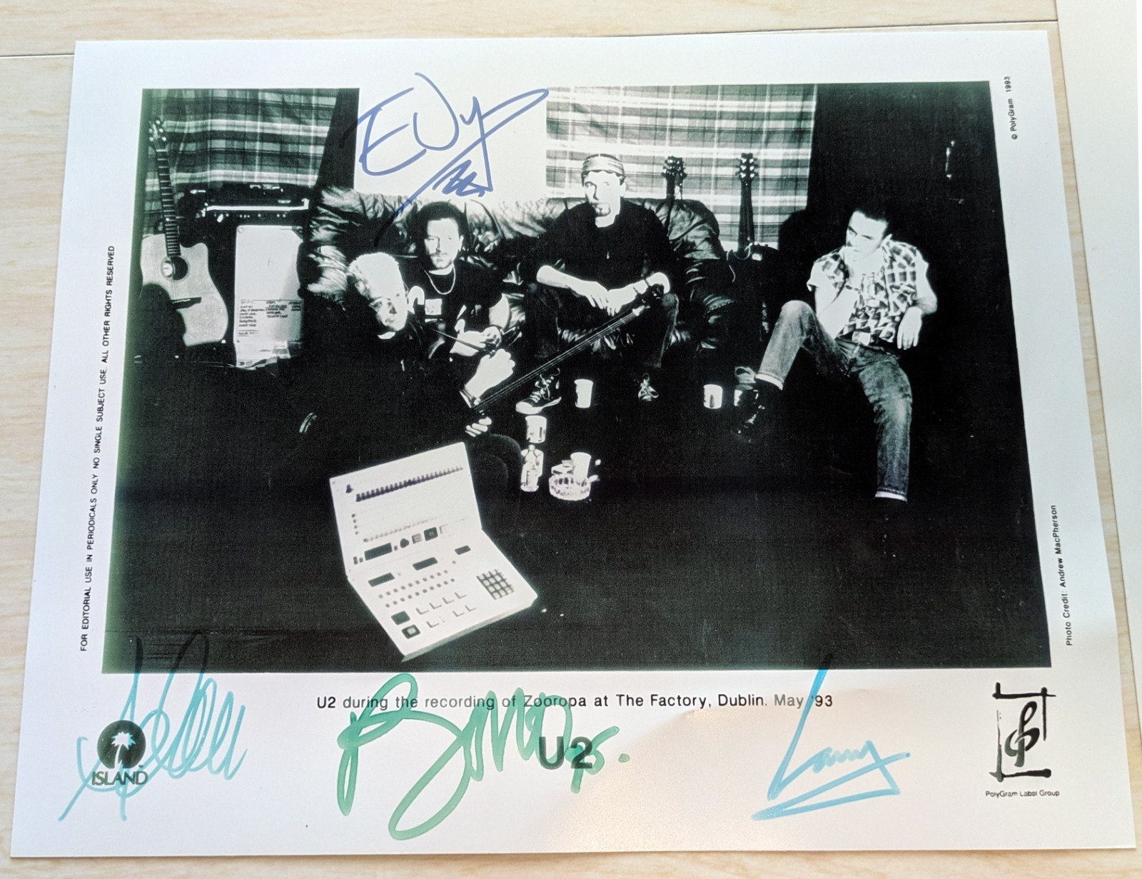 U2 SIGNED RARE 1988 RATTLE & HUM/1993 ZOOTOPIA W/AUTHENTIFICATION