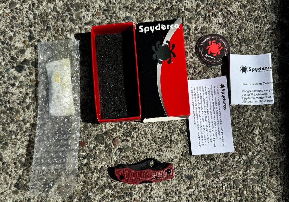 Spyderco Jester JRDBKP CPM 4V St. Nicks Exclusive Red FRN Discontinued BNIB