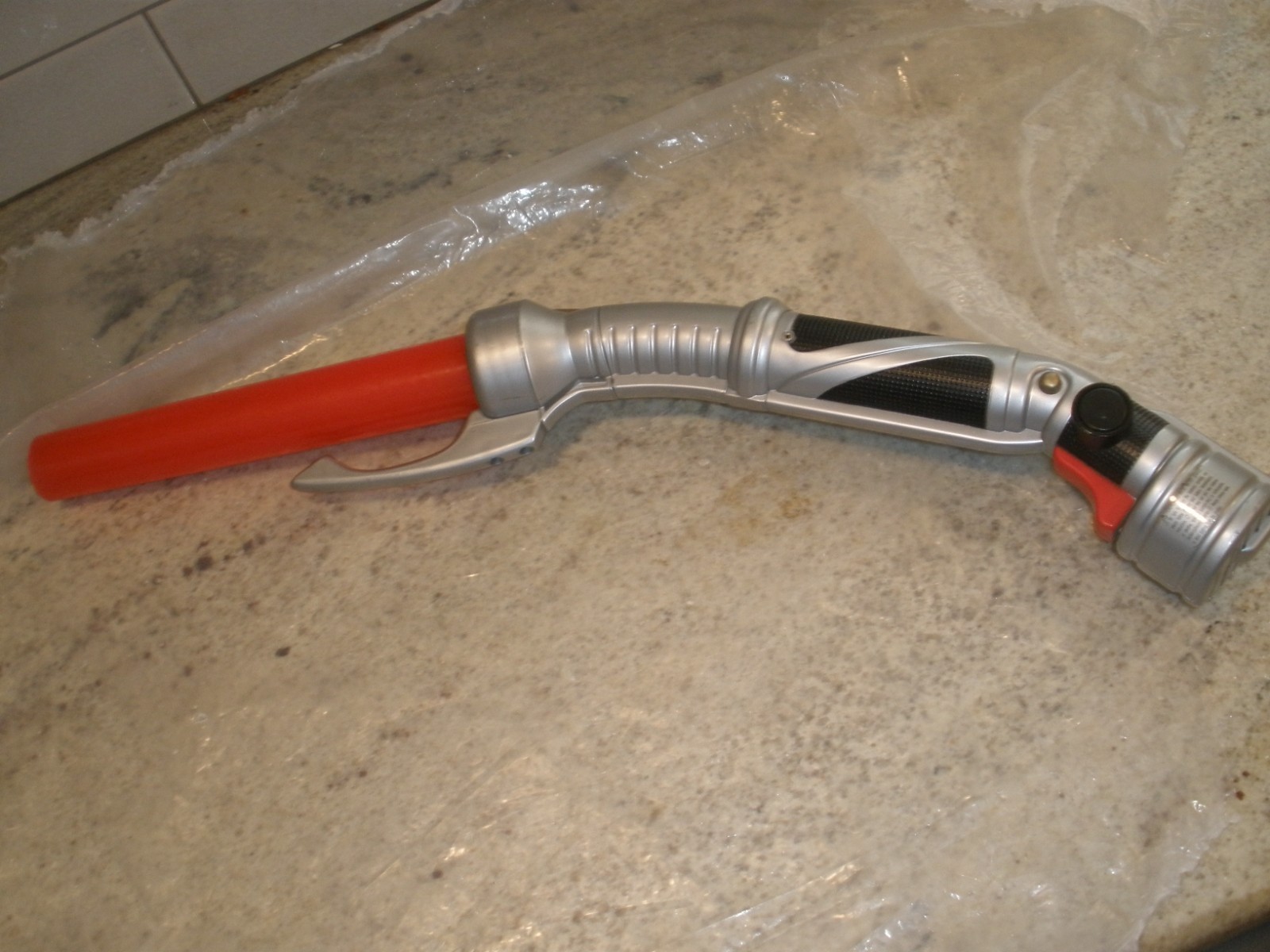 2001 HASBRO STAR WARS COUNT DOOKU RED LIGHTSABER (UNTESTED NO BATTERY) (T136)
