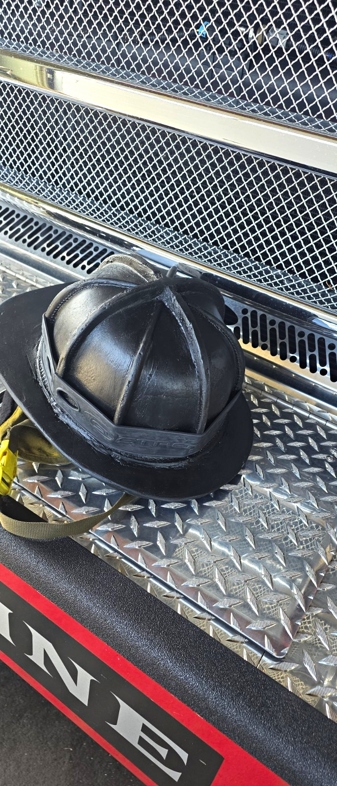 Used Leather Cairns N5A Fire Helmet w/ Chin Strap,