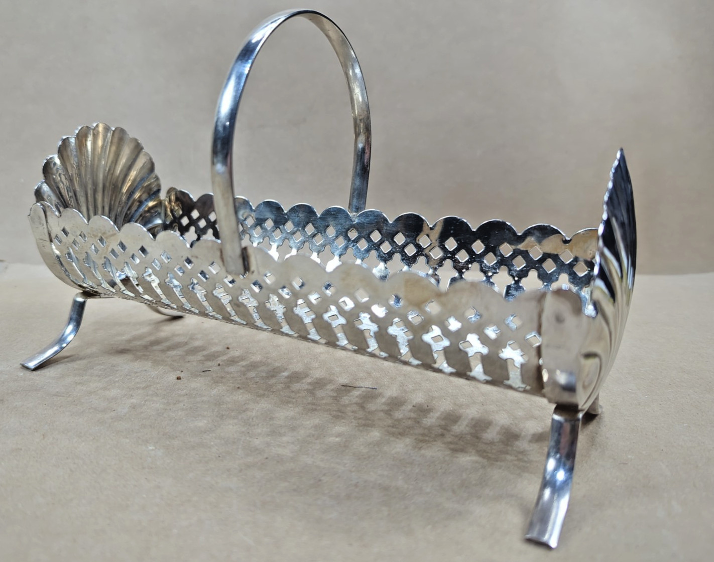 Vintage Leonard Silver Plated Cracker Holder Seashell Scallop Basket Signed