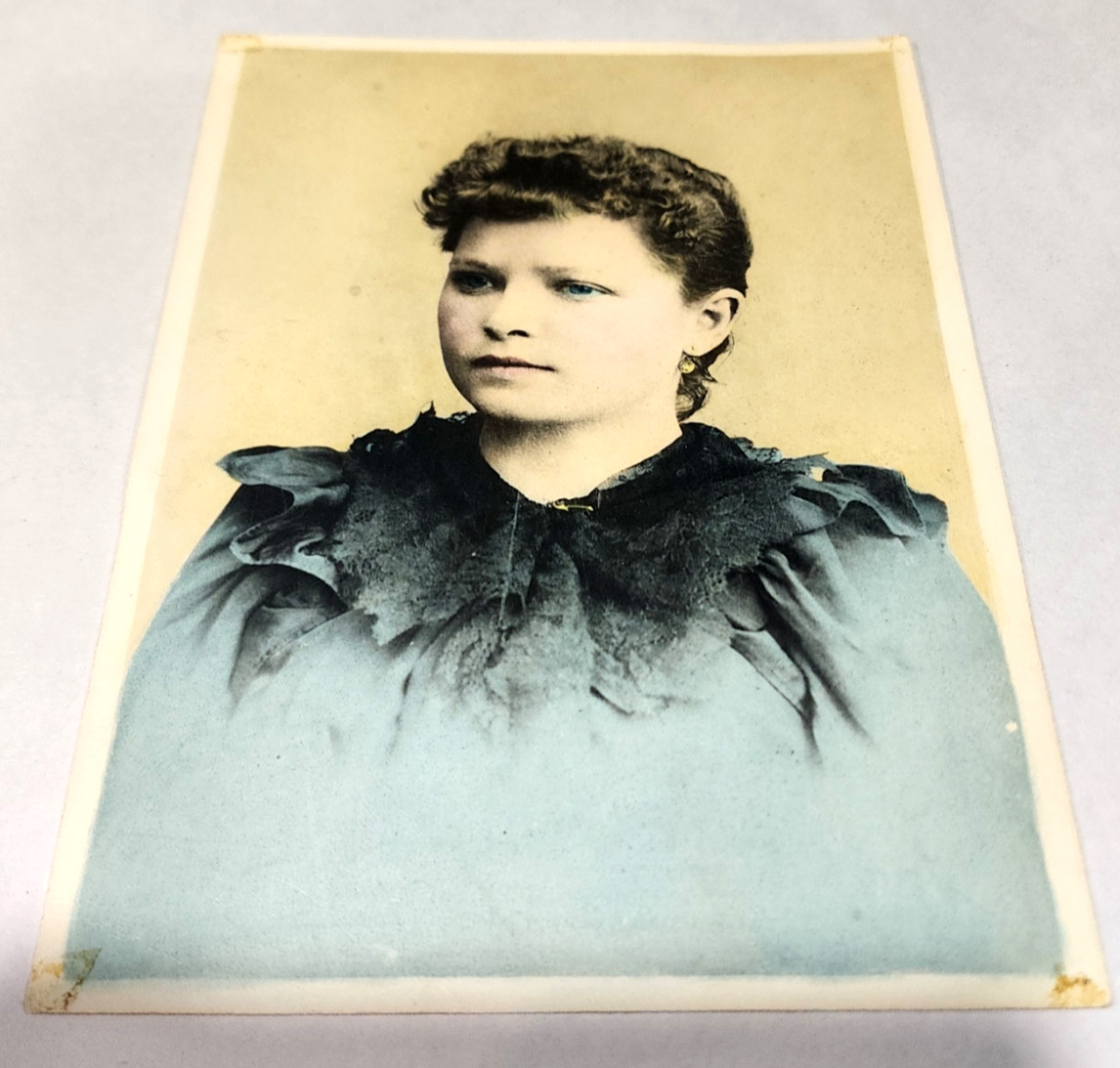 Antique Hand Tinted Cabinet Photo Victorian Woman Colored Blue Eyes Dress 5x7