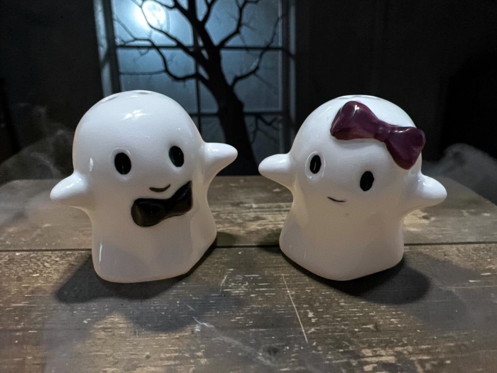 Cracker Barrel Halloween Ghosts Salt & Pepper Shaker-New 2026
