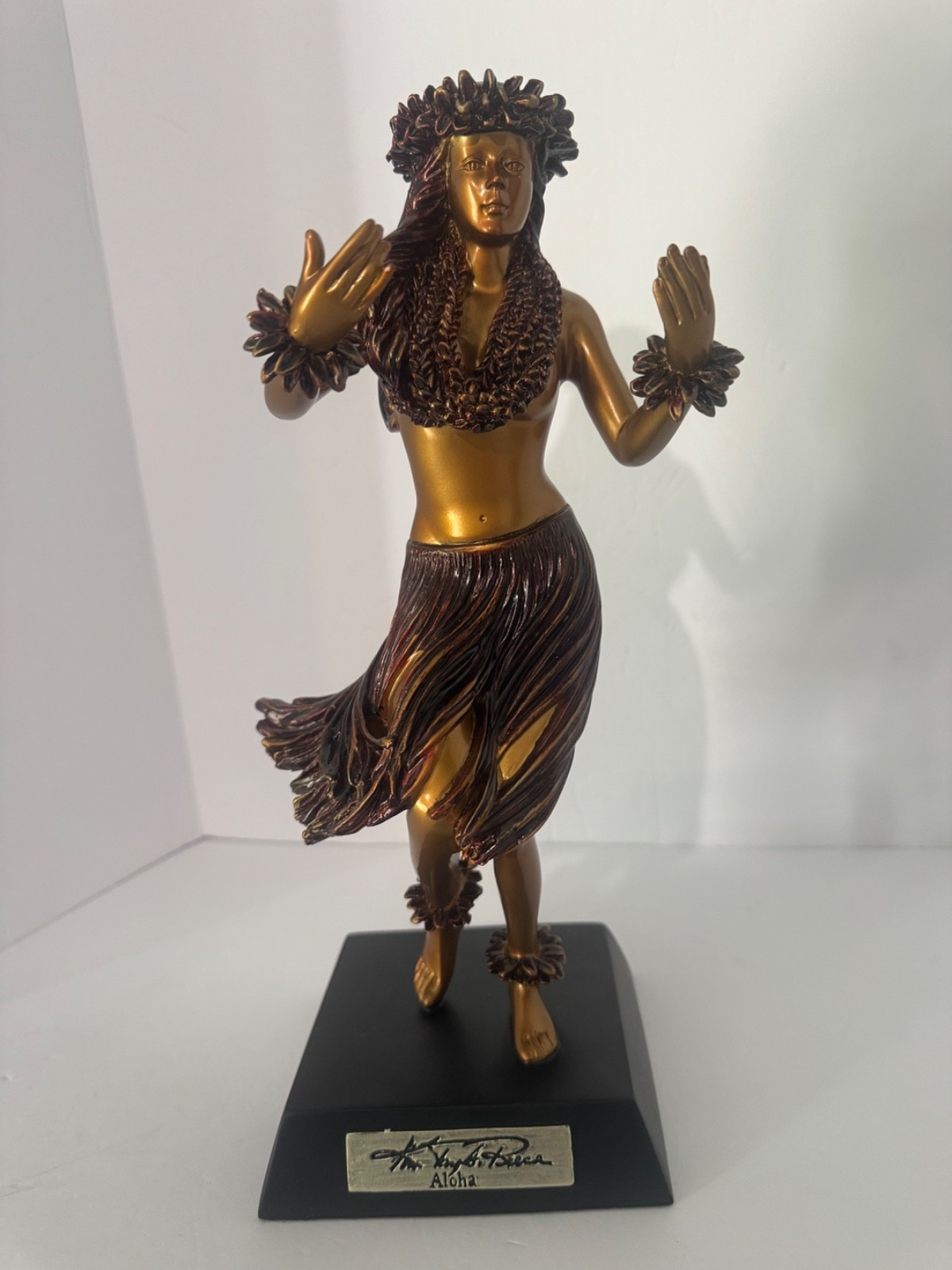ARTIST KIM TAYLOR REECE - COLD CAST RESIN STATUE ALOHA \