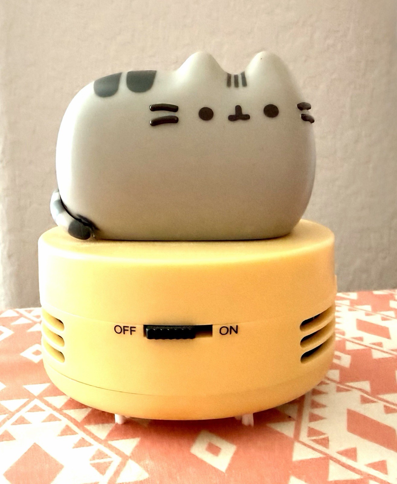 Pusheen Box Exclusive Mini Counter Desktop Vacuum Cleaner. Pusheen Box Exclusive