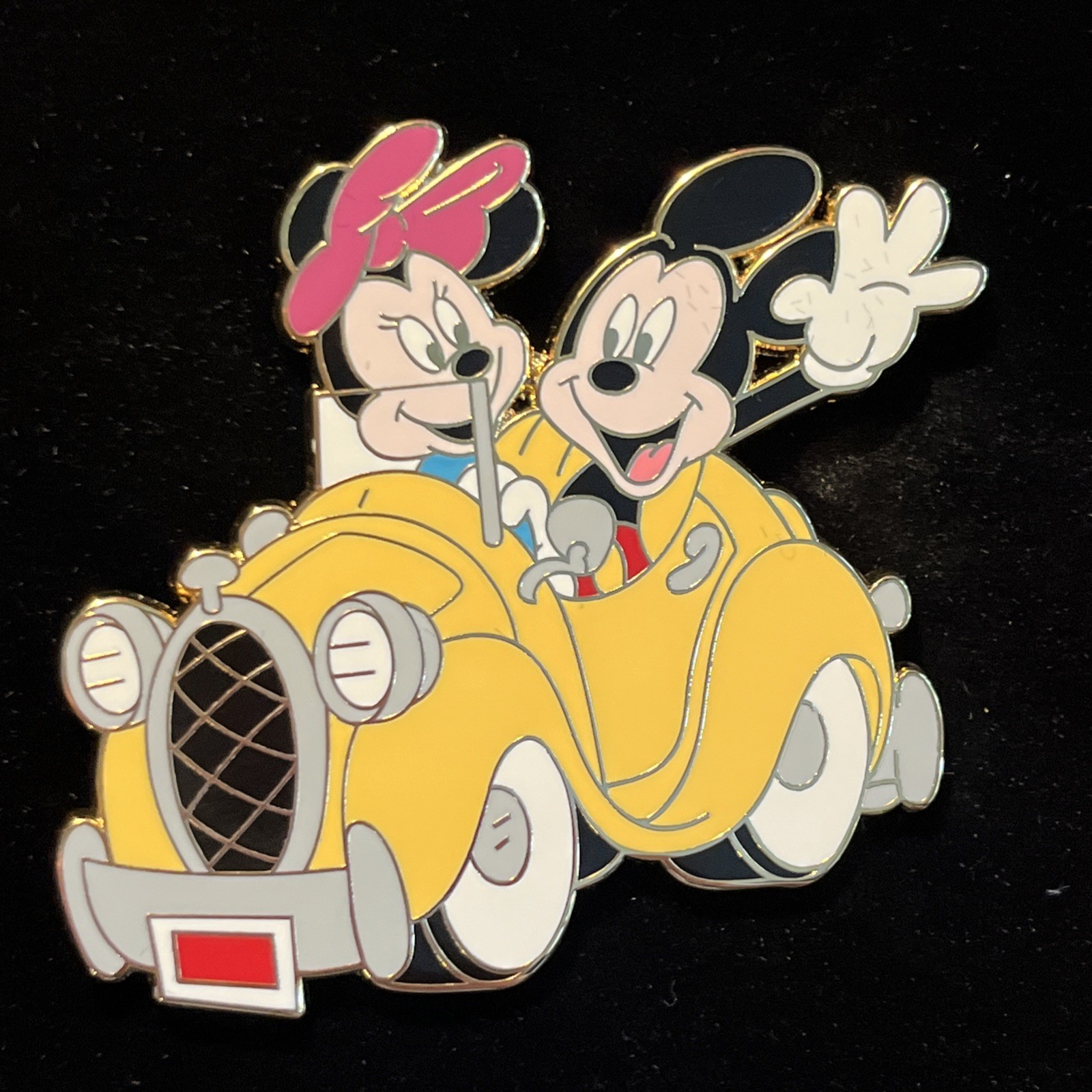 LE100 Disney Shopping Minnie & Mickey Mouse Car “ Once Upon A Mouse” Pin Rare