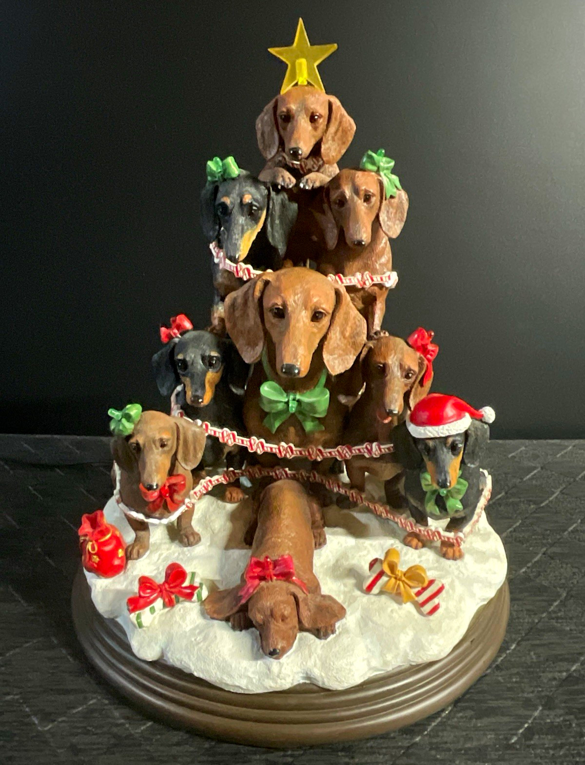 The Danbury Mint Dachshund Family Christmas Tree Lighted Resin Figurine 