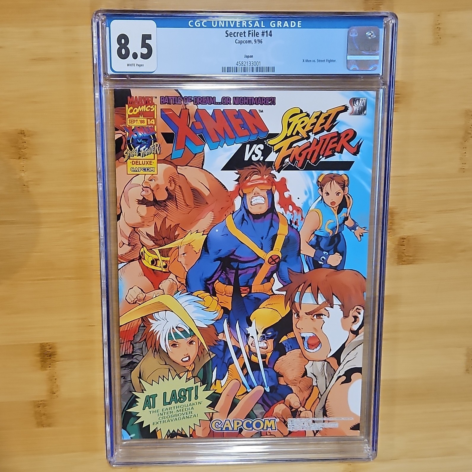 Capcom Secret File #14 CGC 8.5 X-Men vs. Street Fighter  1996  Wolverine Cyclops