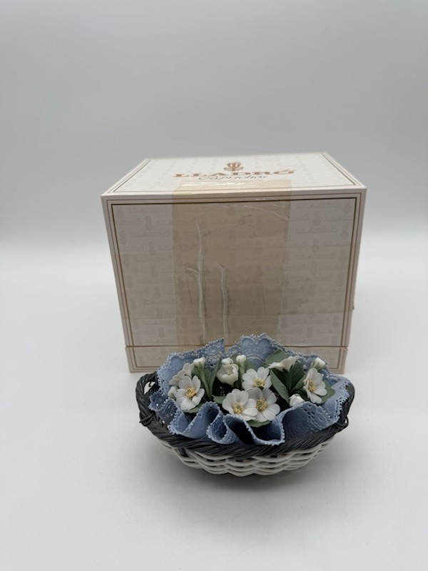 Lladro Porcelain Flower Basket Daisa White Flowers Blue Lace In Original Box