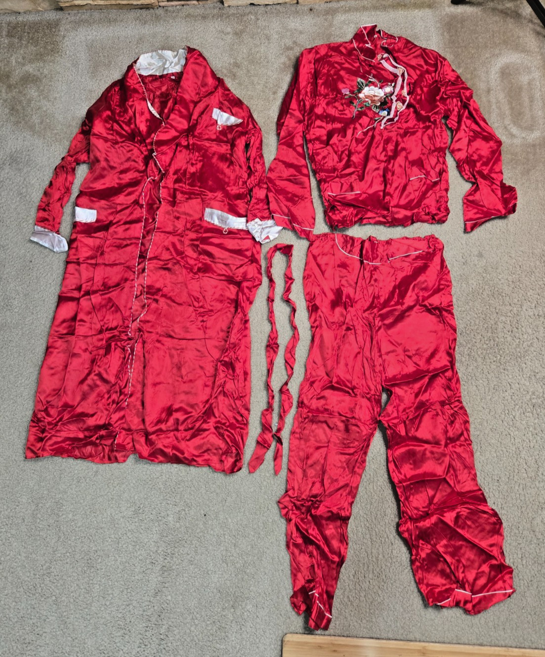 Vintage Japanese Embroidered Red Satin Pajamas Set Robe Pants Shirt Women’s M