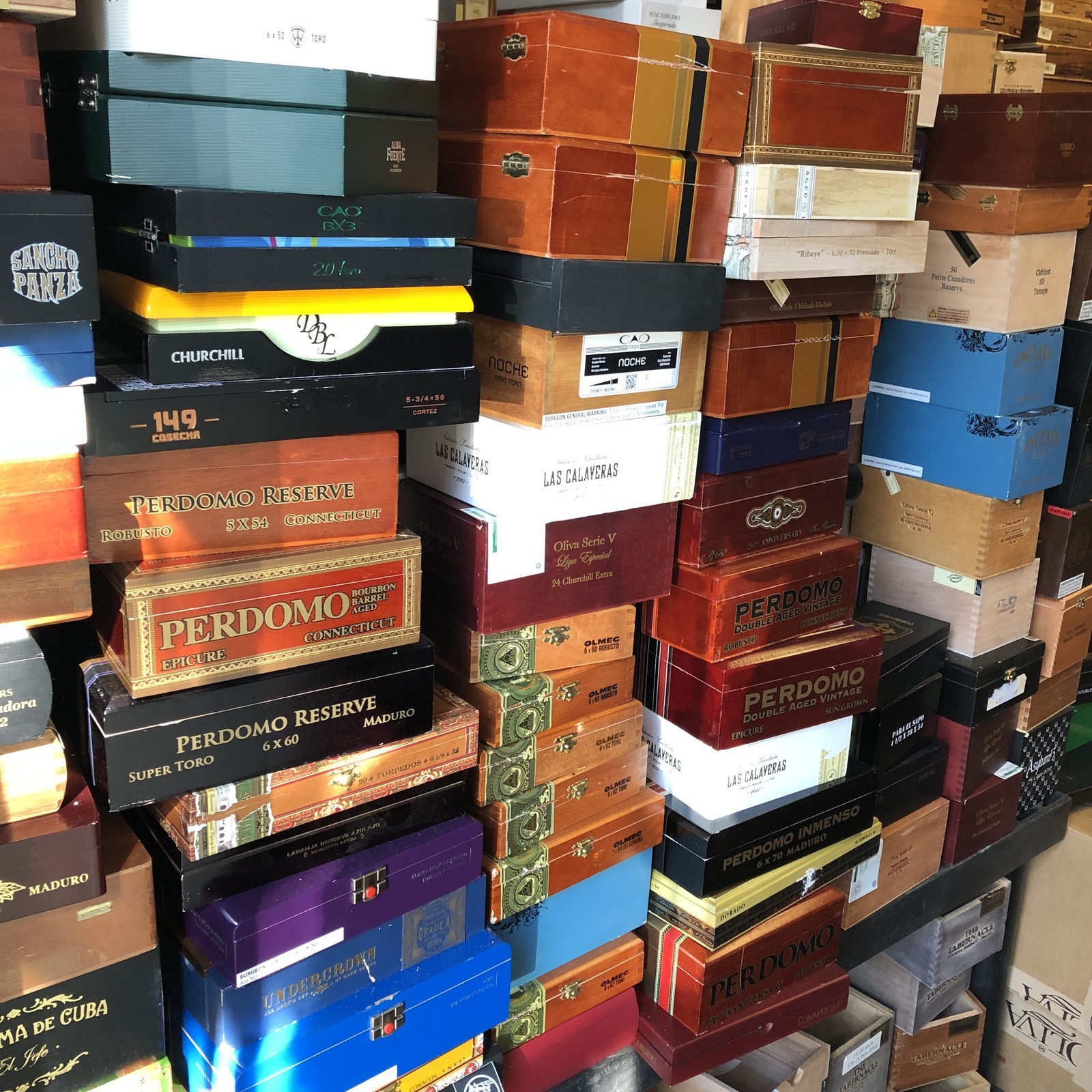 Lot of 25 Empty Wooden Cigar Boxes
