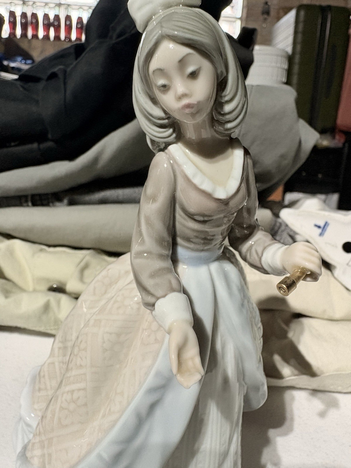 Lladro 5210 Jolie Girl with Parasol Figurine Missing Parasol 7.5” Spain READ