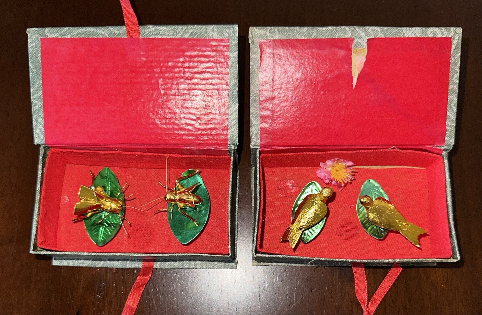 2- Vintage Golden Jiggly Lucky Gold Crickets Birds On Leaf In A Box Chinese 4”ea