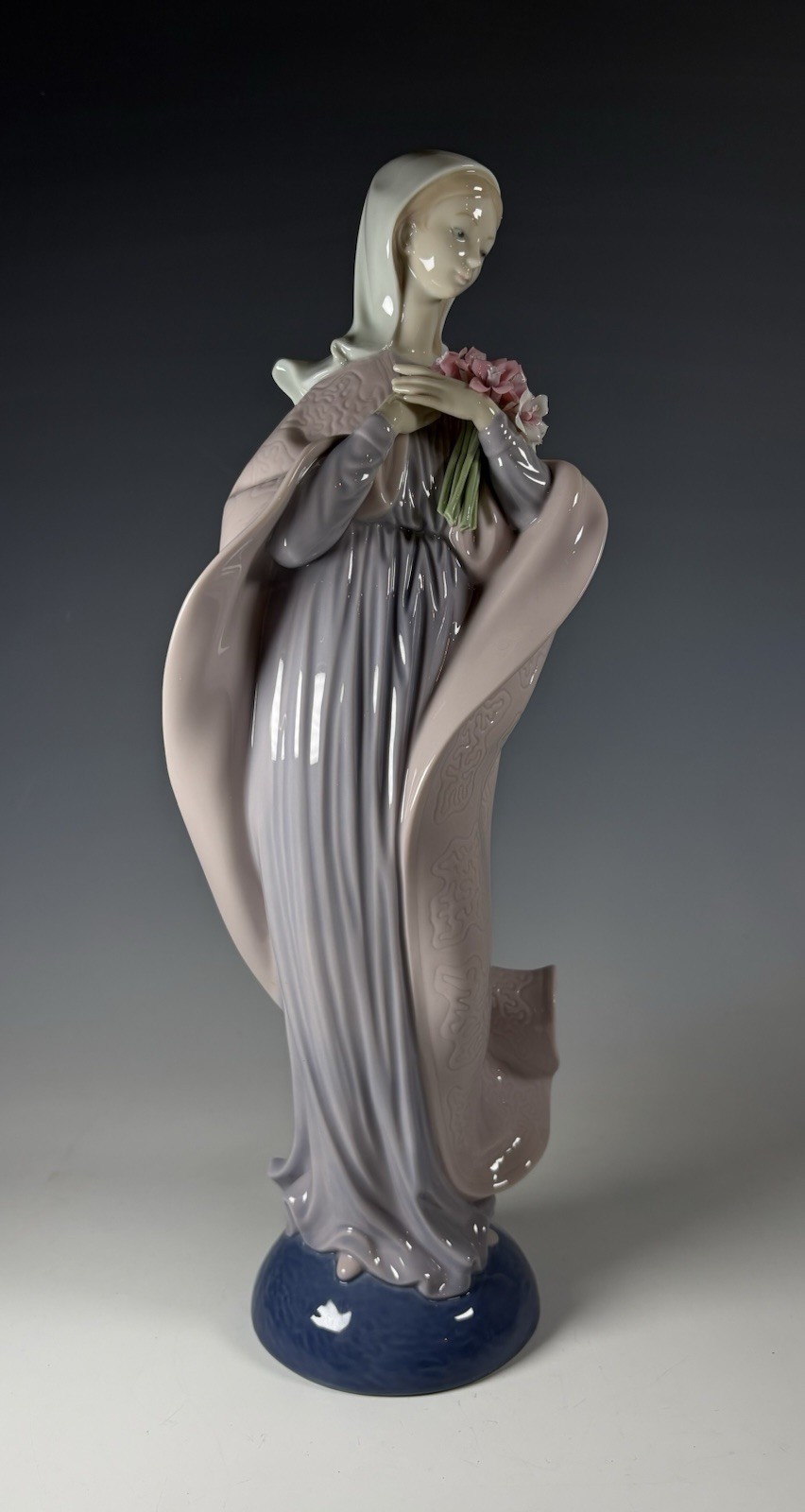 Lladro Figurine OUR LADY WITH FLOWERS #5171 Gloss Finish Artist Signed 12 1/2”