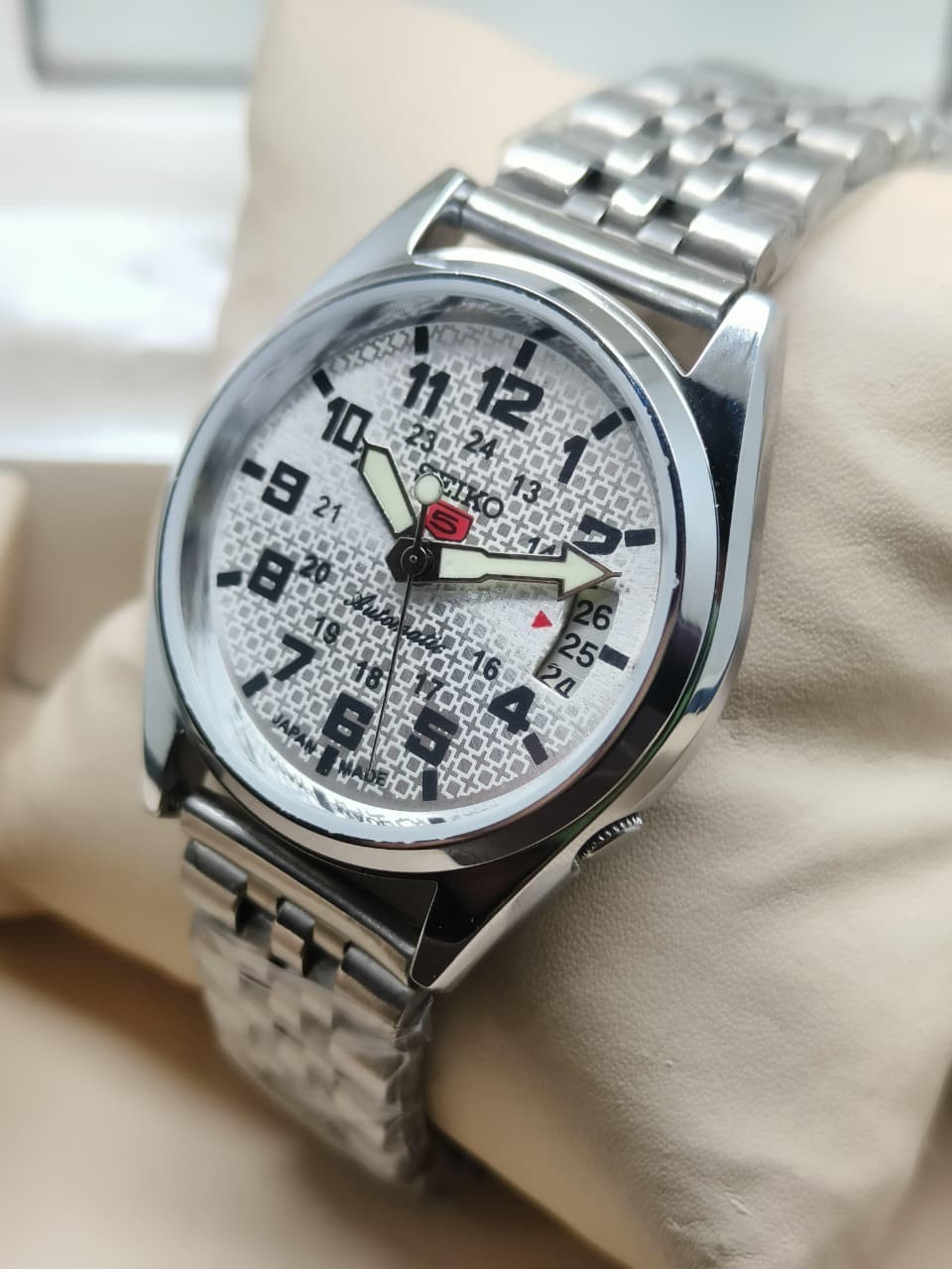 Vintage Seiko 5 Automatic Men's Wrist Watch, White Dial Stainless steel band