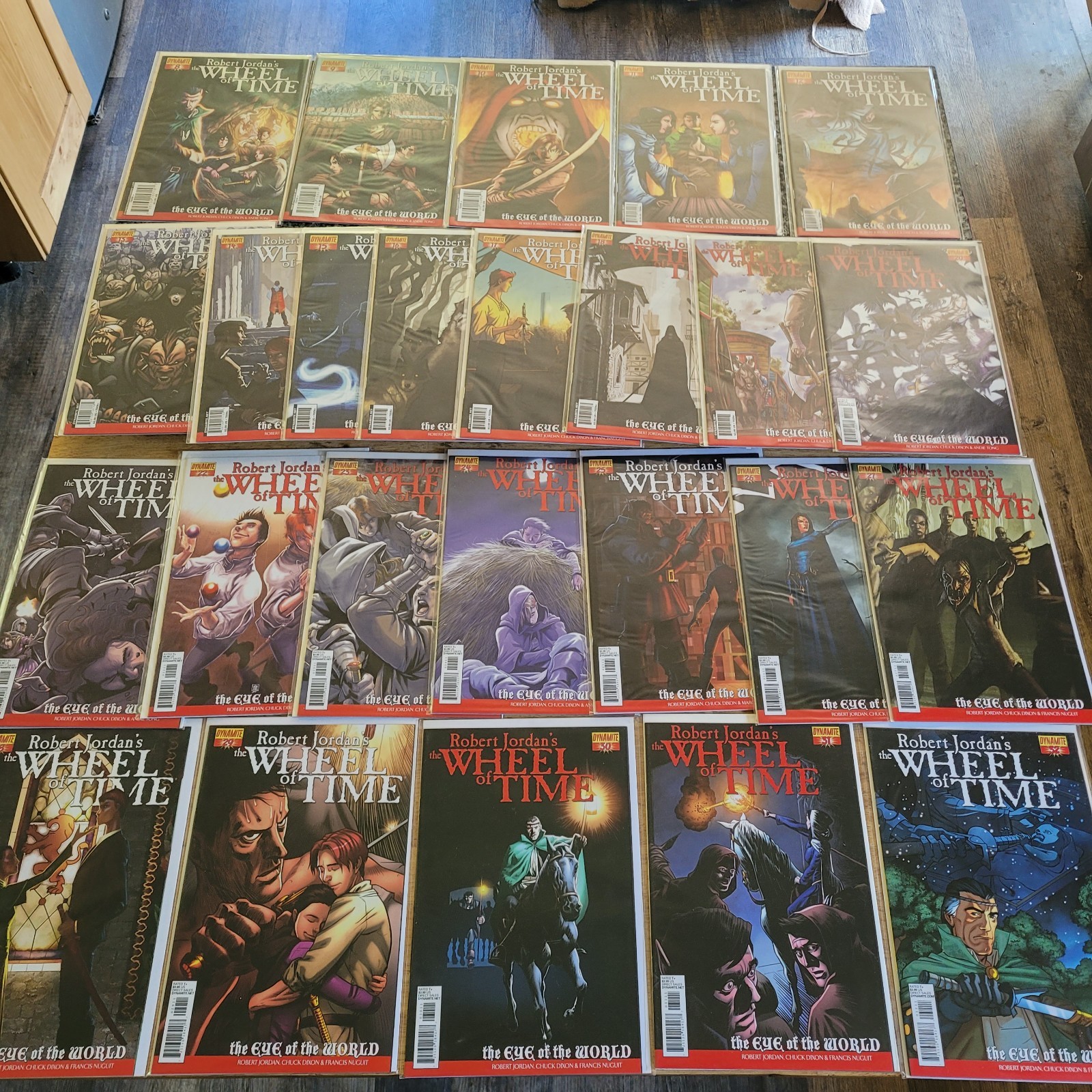 25 Consecutive Issues Robert Jordans The Wheel of Time #8-32 NM Bagged & Boarded