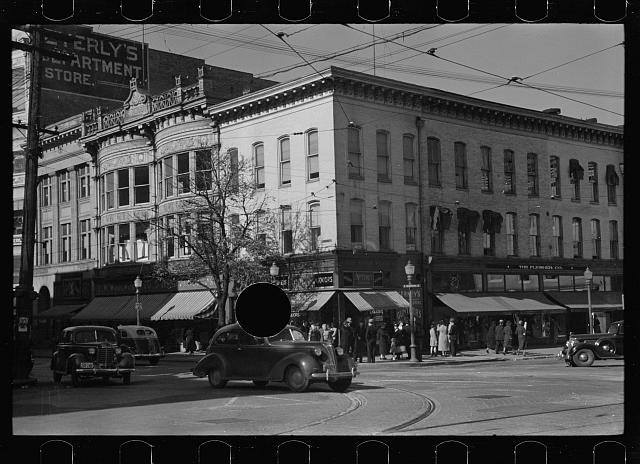 Photo:Downtown Street Corner Department Store 1930s Cars People