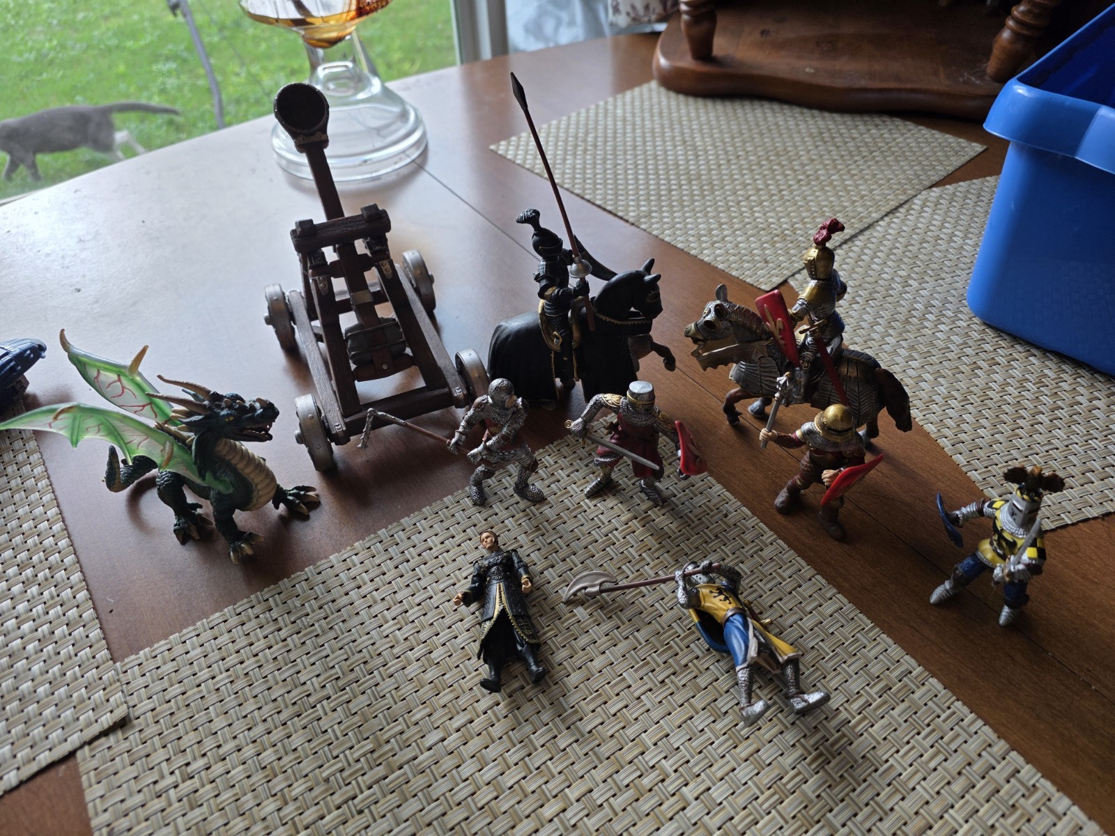 Schleich Lot set of knights, dragon and wepon 11 total Toy 2003 Vintage
