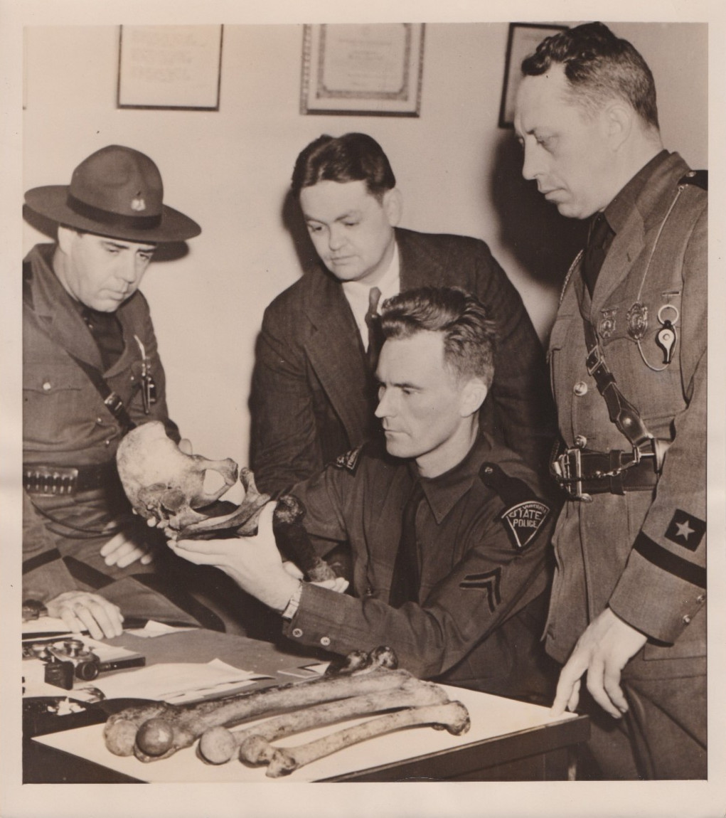 1940 Press Photo West Virginia State Troopers Examine Bones from Nicholas County