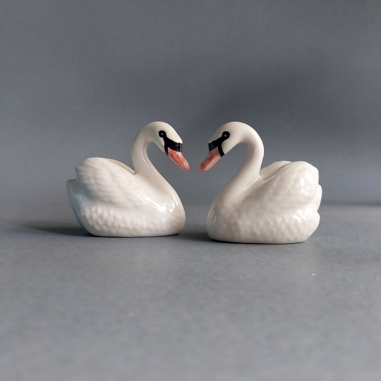 2 x Miniature Ceramic White Swan Figurine Bird Collectible Cake Topper Decor