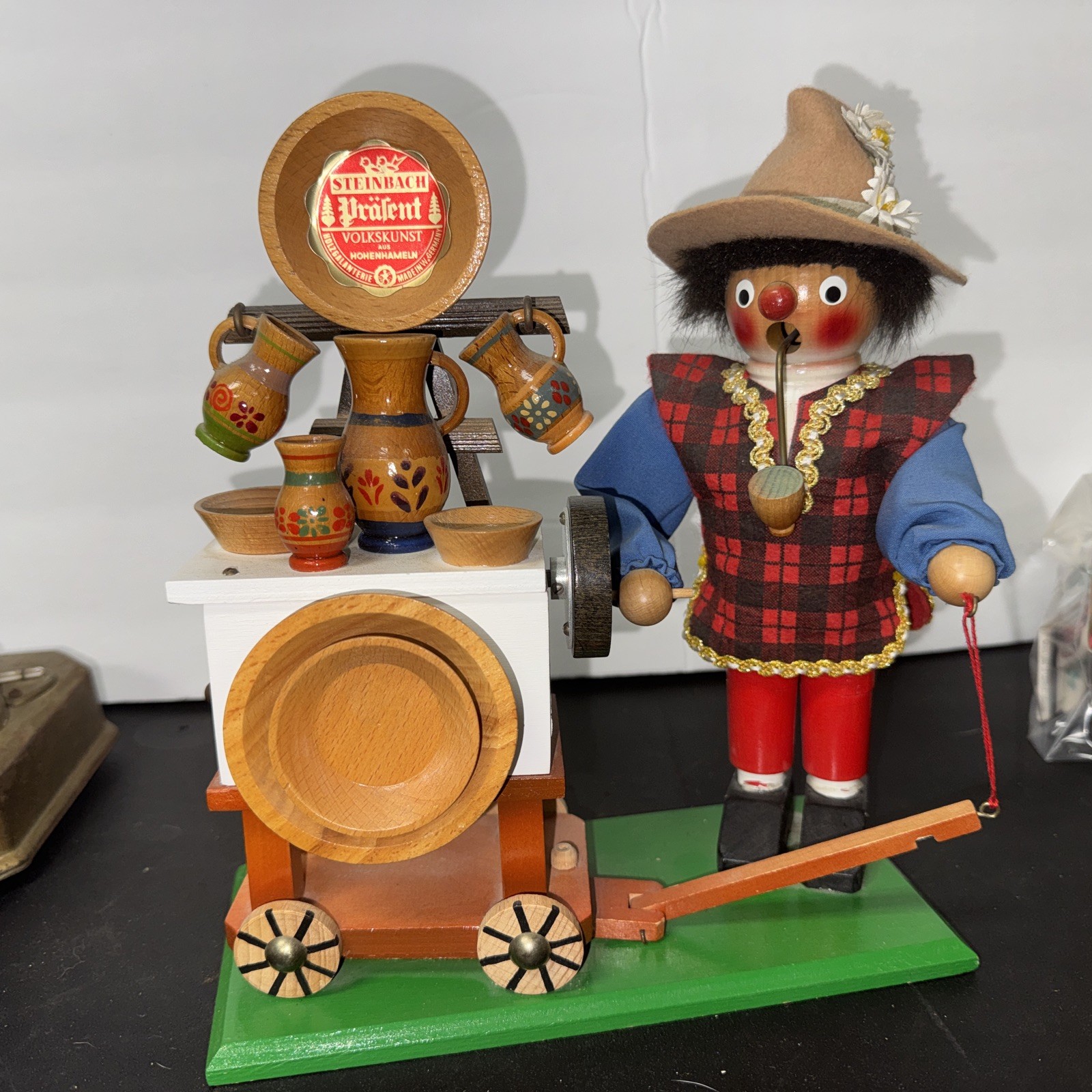Steinbach Volkskunst Nutcracker SMOKER German Reuge Musical Food Pottery Peddler