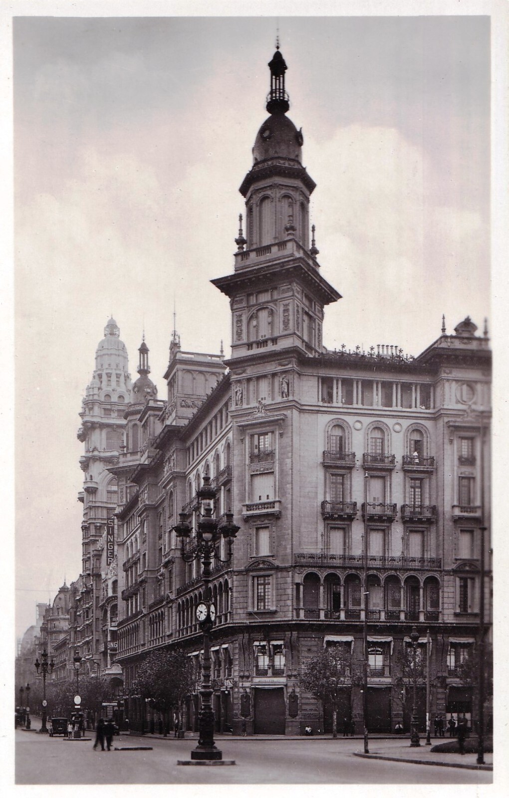 Buenos Aires - avenida de mayo. Real Estate Building (picc. b/w non travel