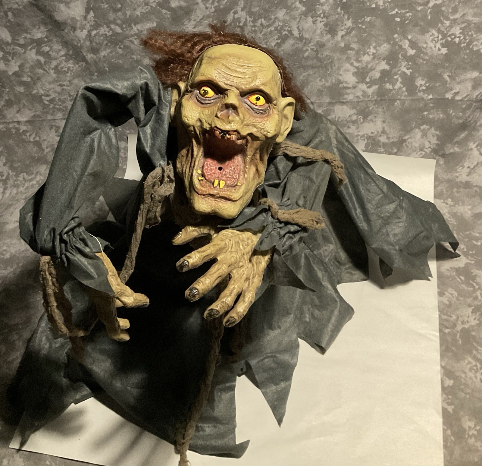 Seasonal Visions International Animated Screaming & Jumping Zombie Halloween