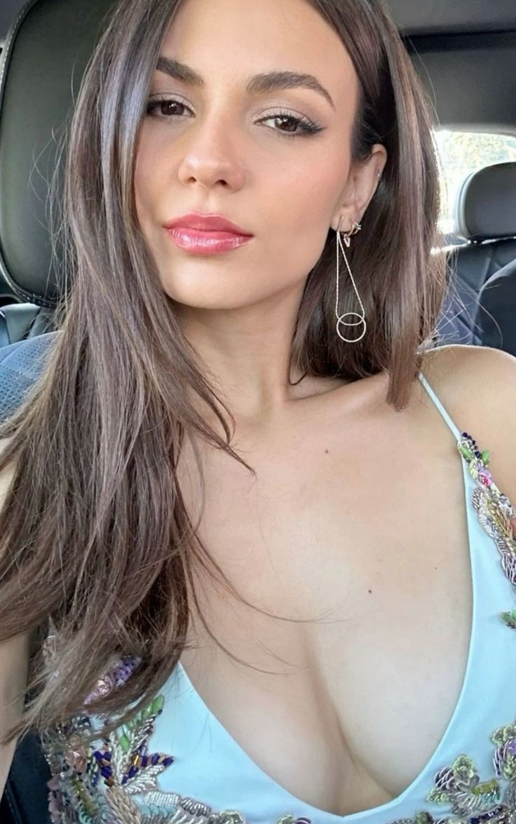 Victoria Justice in an 11\