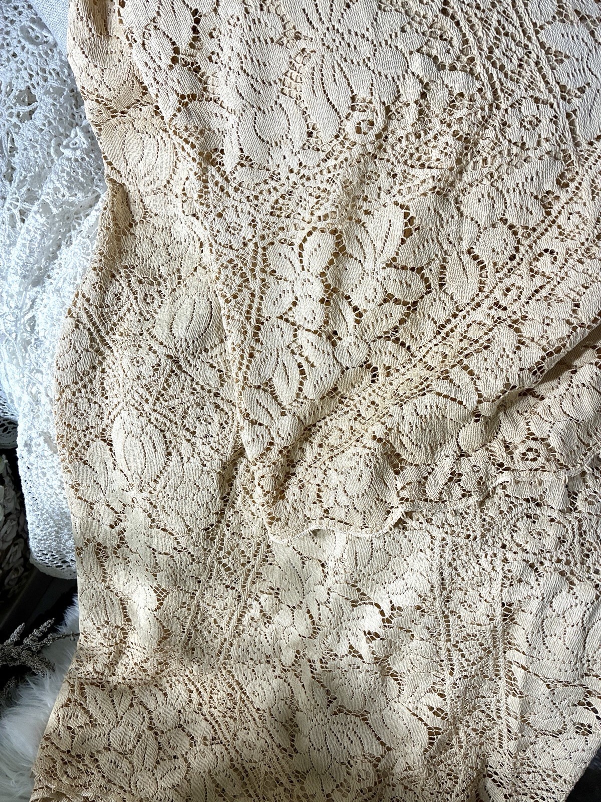 Vintage lace tablecloth Floral Medallions Vanilla Cream Ecru Ecru  59” X 100”
