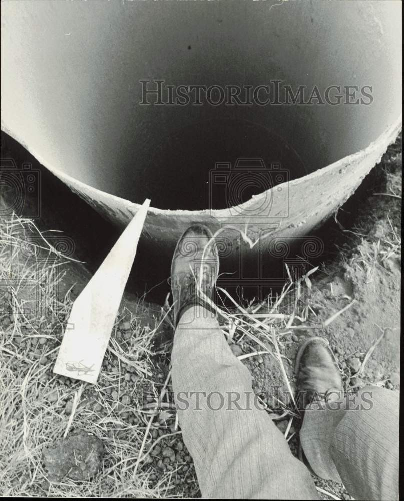 Press Photo Open shaft dug for construction of Canal Route bridge at 17th Street