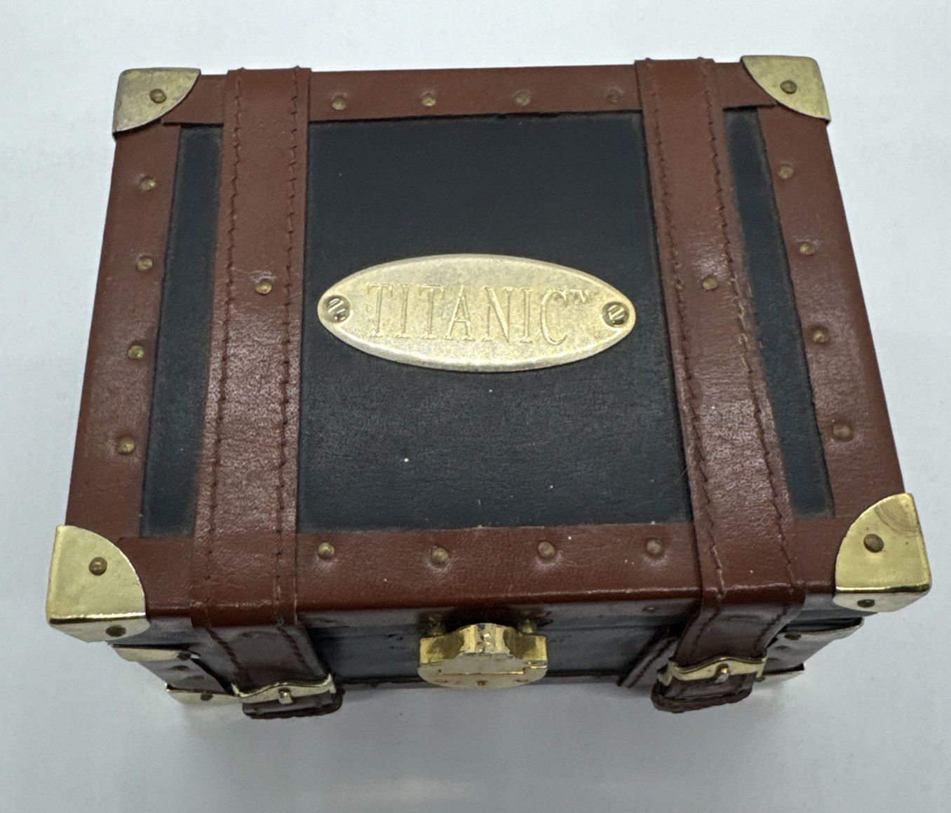 1998 Titanic Steamer Trunk w/ Complete 25 trading card set    **VG**