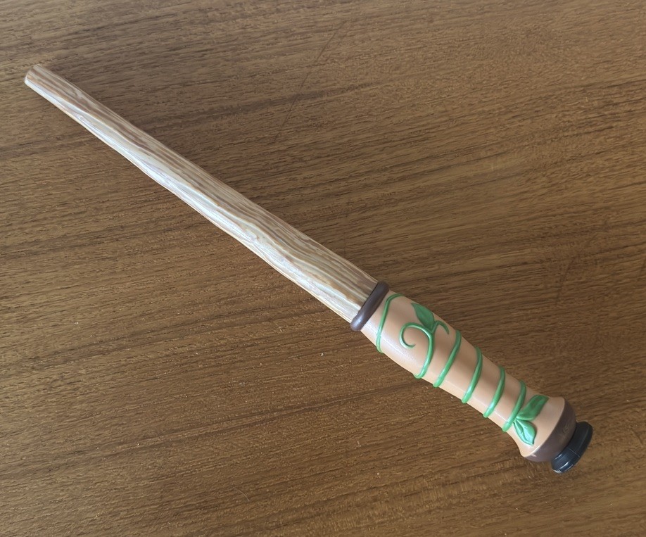 Creative Kingdom Magiquest Great Wolf Lodge Wand Wood Pattern Green Vines Elf