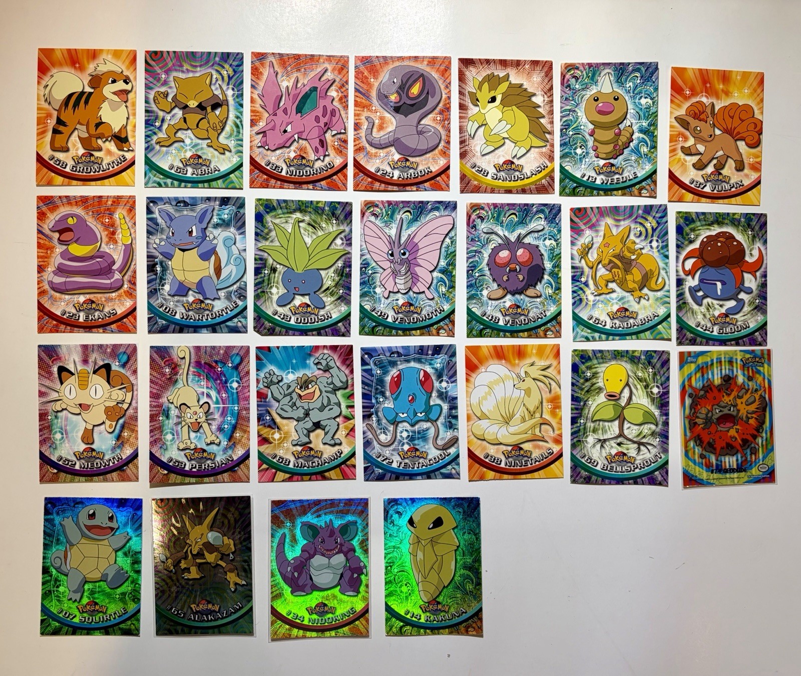 (25) 1999 Topps Pokémon Trading Card Lot English
