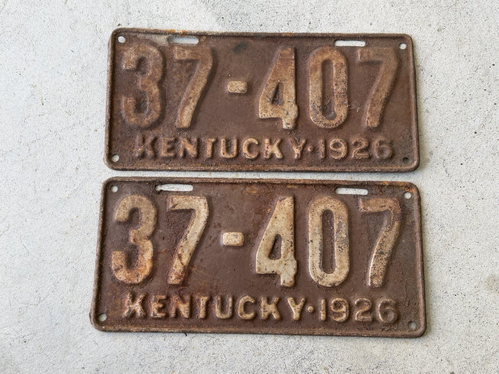 1926 Kentucky License Plate Pair - 37-407 - Rare pair