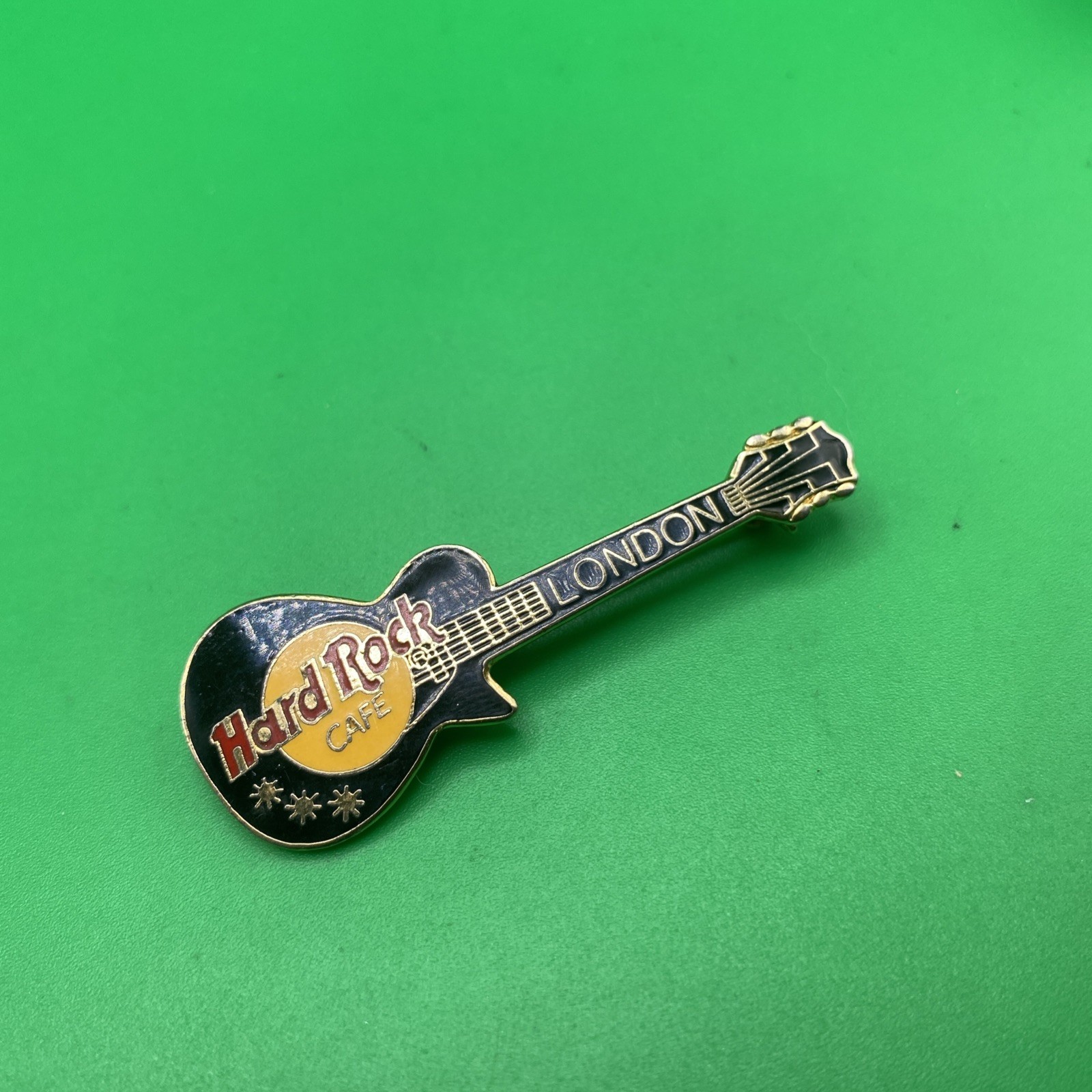 Hard Rock Cafe London Guitar Pin.