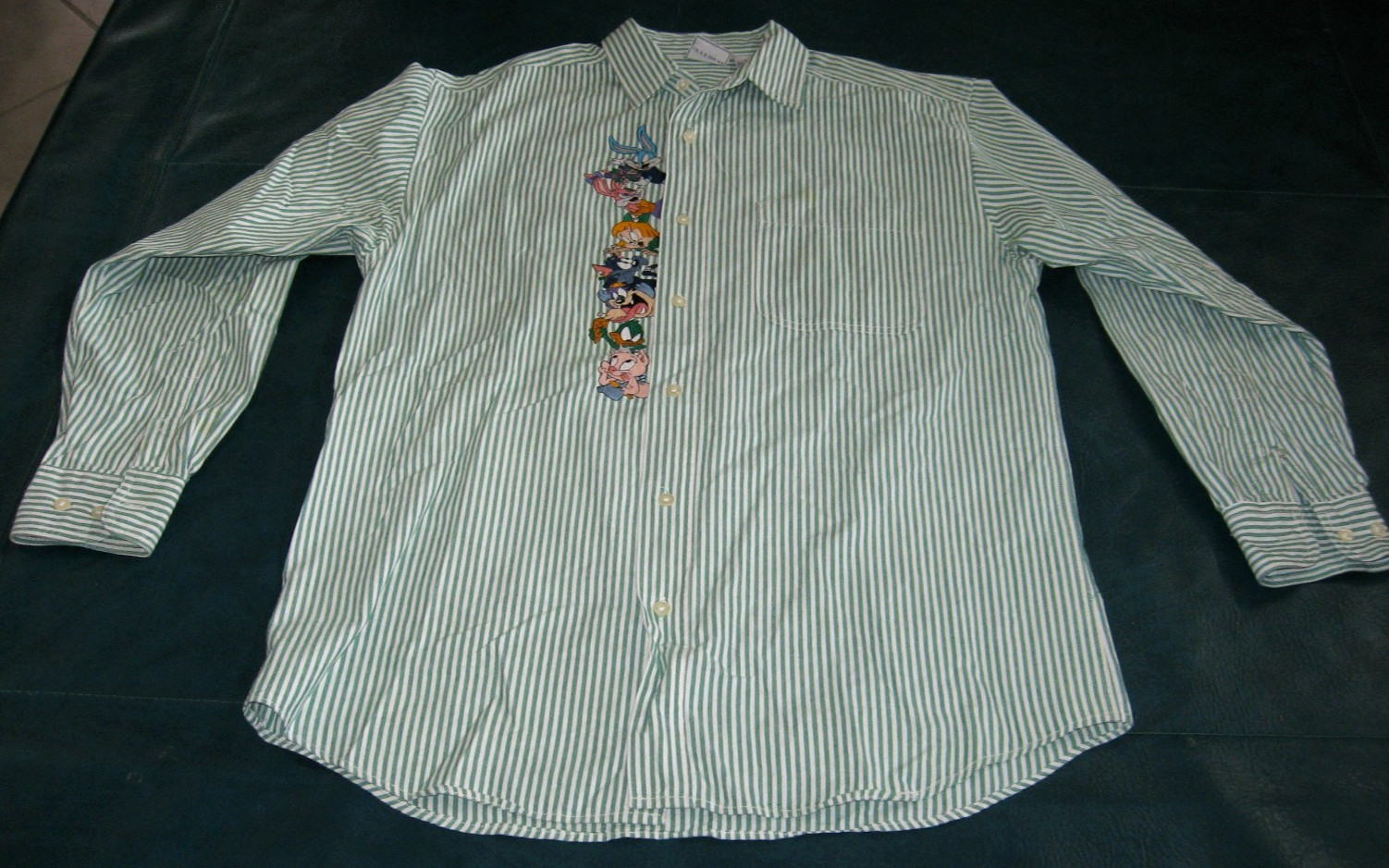 Tiny Toon Adventures Embroidered White & Green Long Sleeve Button-Down Shirt - M