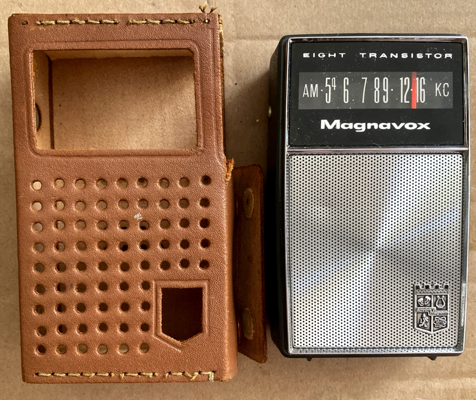 Magnavox Model AM-81 Eight Transistor Pocket Radio Case Untested Parts Repair