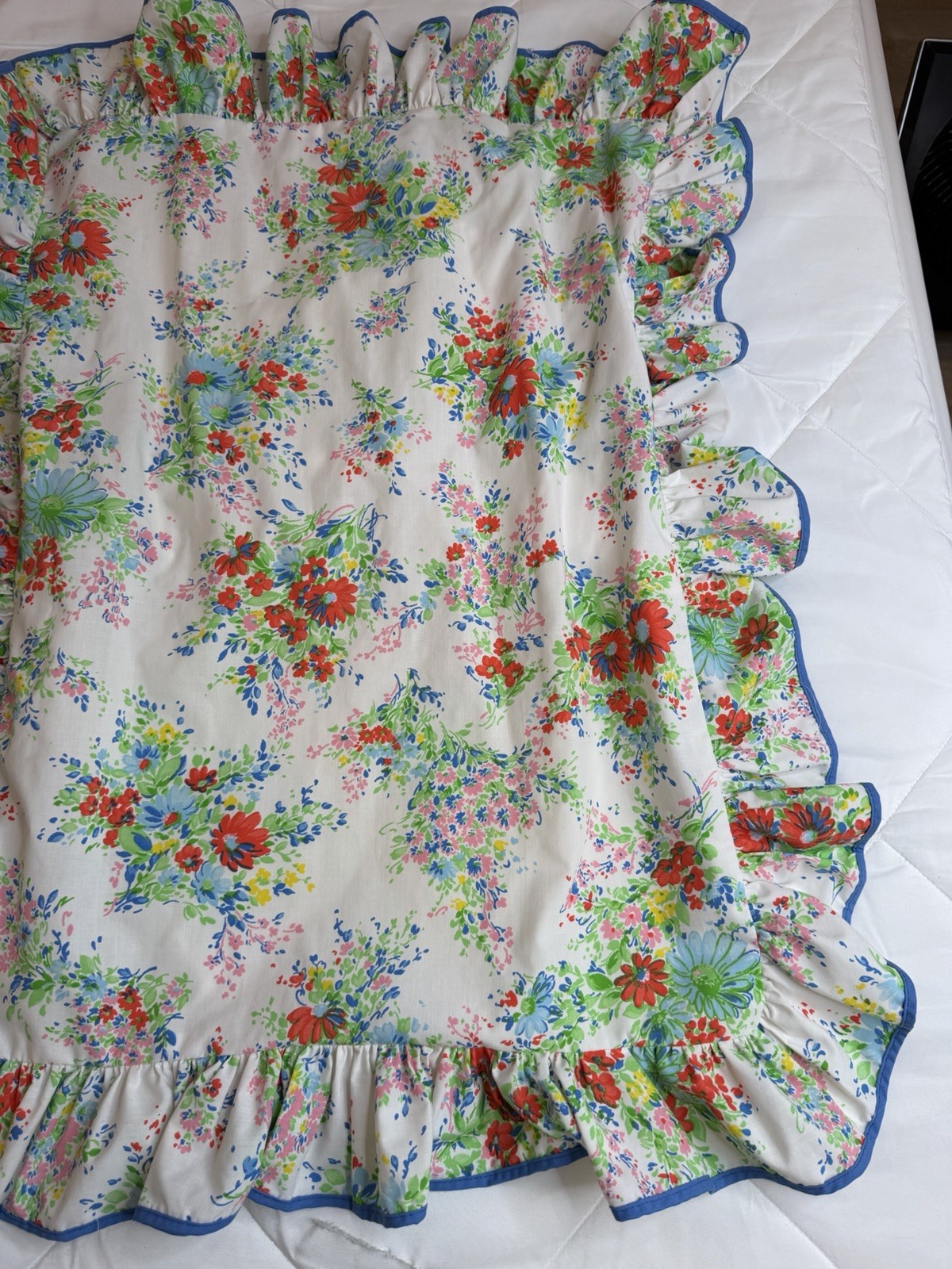 Vintage Wamsutta King Pillowcases Set of 4 Ruffled Edge Floral Scalloped Cottage