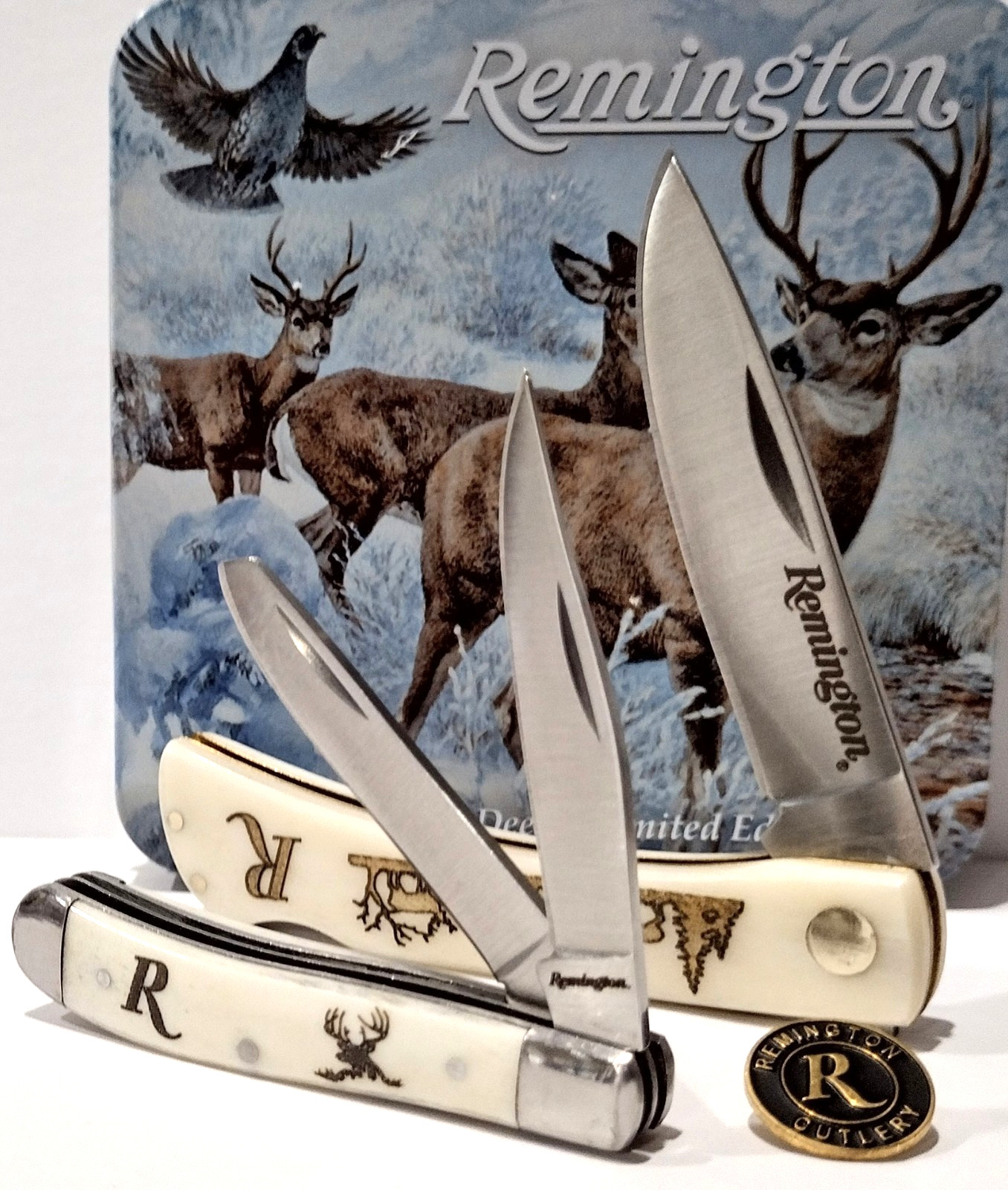 Remington Buck Mule Deer Scene Tin White Bone Peanut Lockback Pocket Knife Set