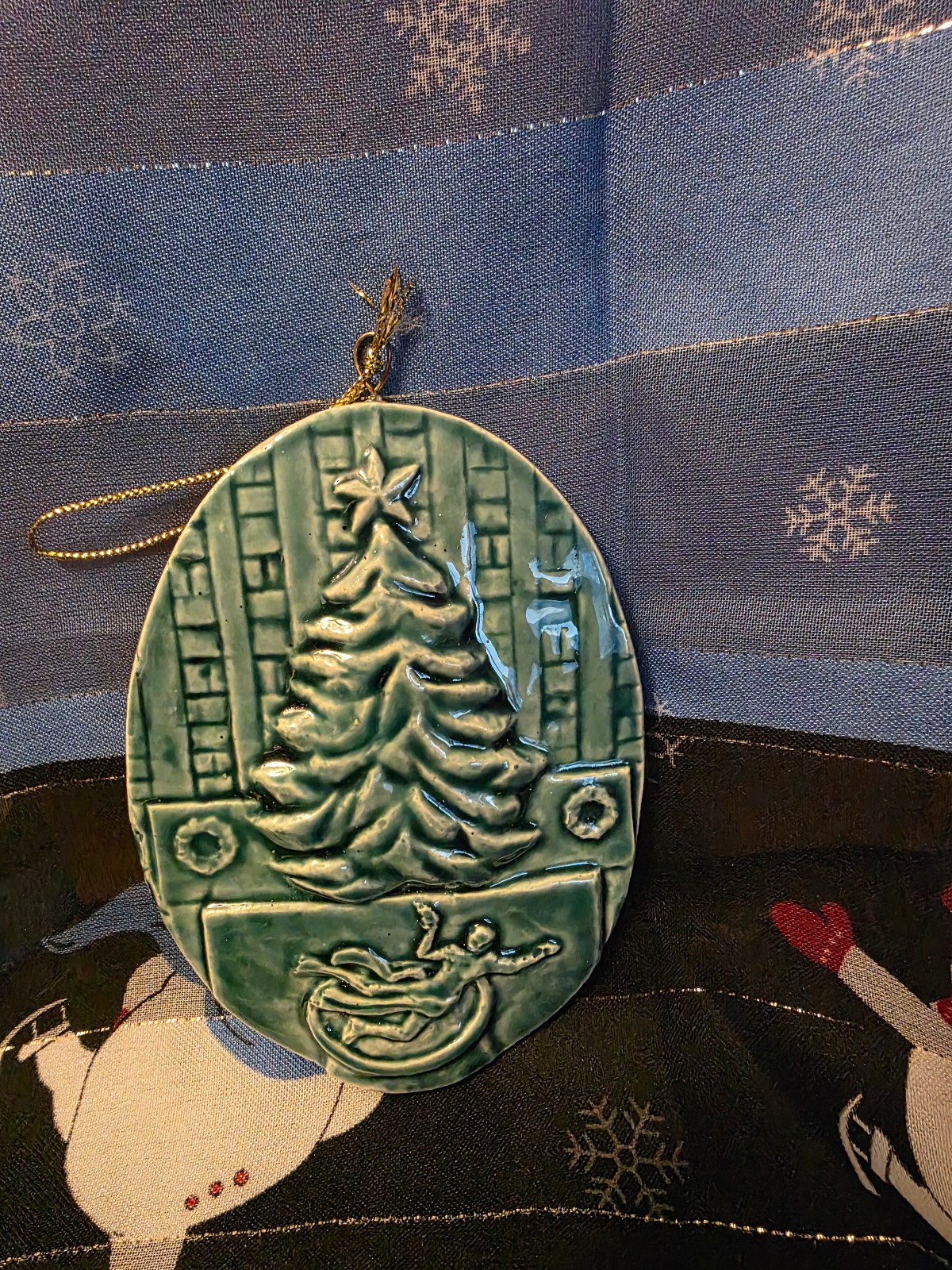 DENISE DELONG SIGNED CERAMIC TILE CHRISTMAS ORNAMENT 4 inches high
