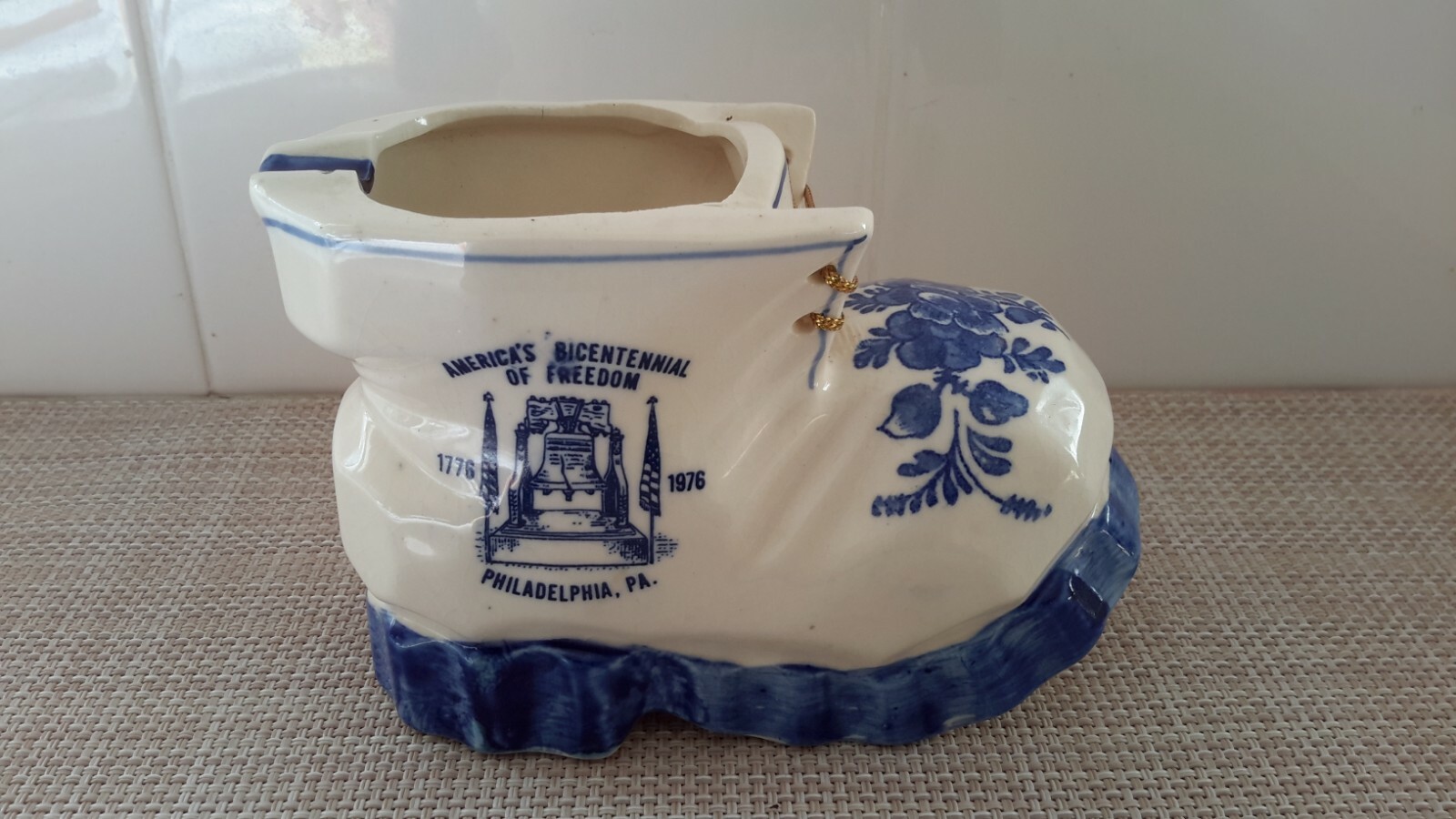 Vintage  America\'s 1776-1976 Bicentennial Of Freedom  PA  Souvenir Shoe Japan